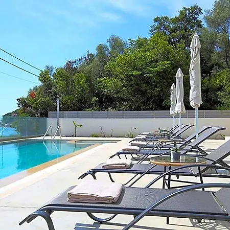 فندق Almyra Seafront 4*